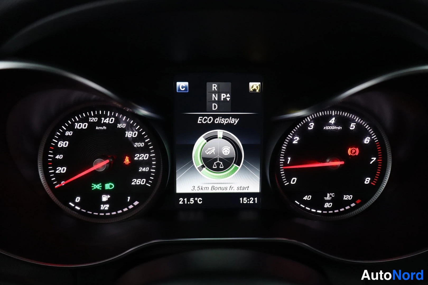 Valkoinen Mercedes-Benz C 2018, kuva 22