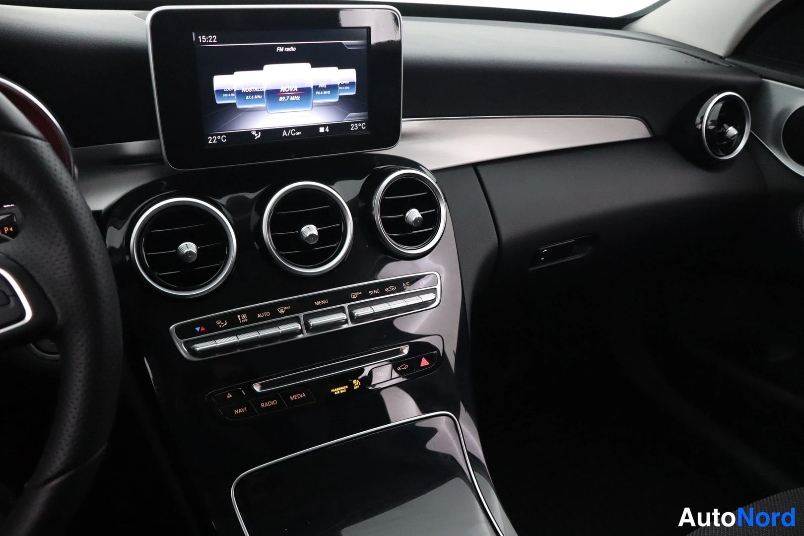 Valkoinen Mercedes-Benz C 2018, kuva 16