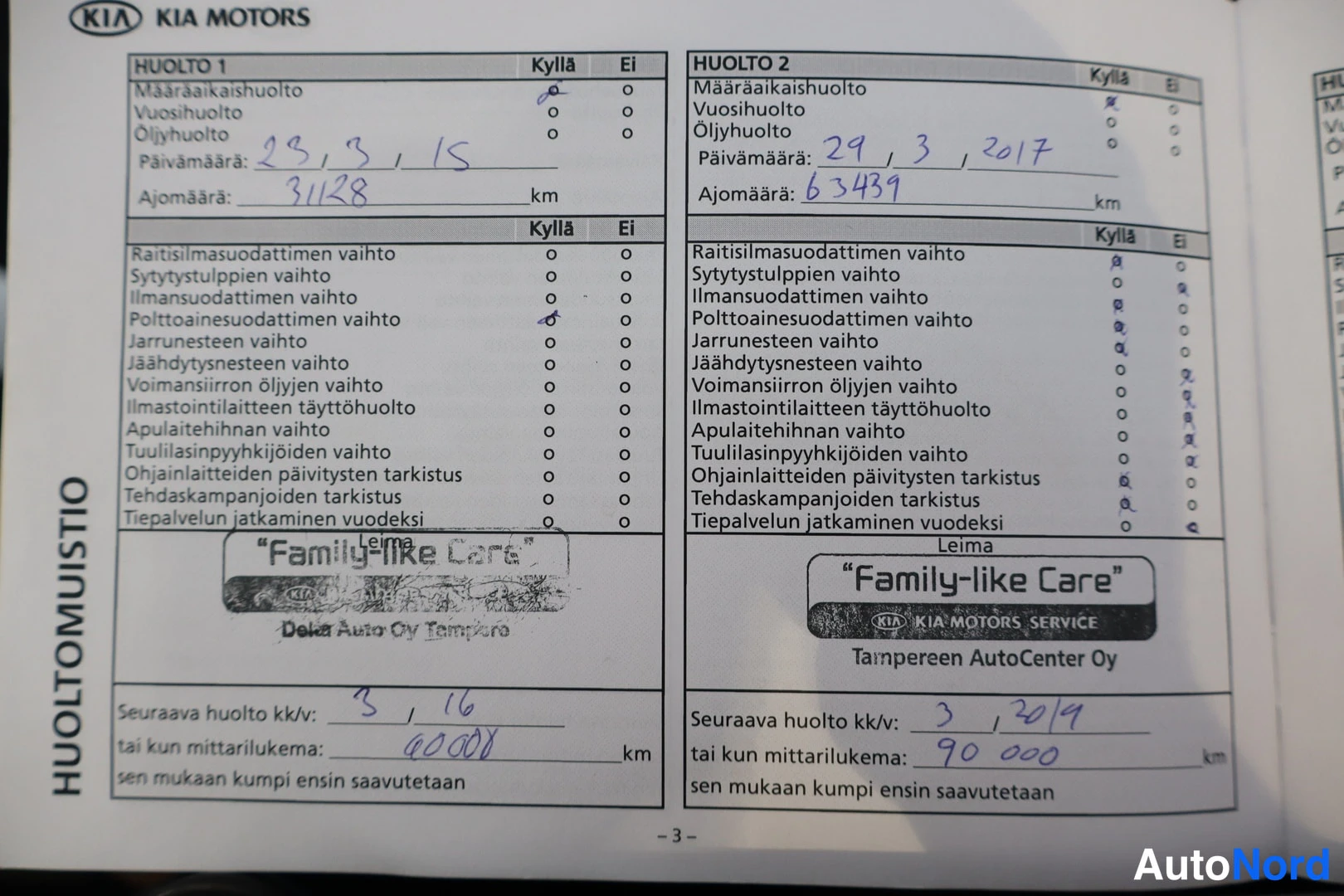 Asiakirja: Kia-huoltokirjan sivu, huolto 1 ja 2 merkitty 2015 ja 2017