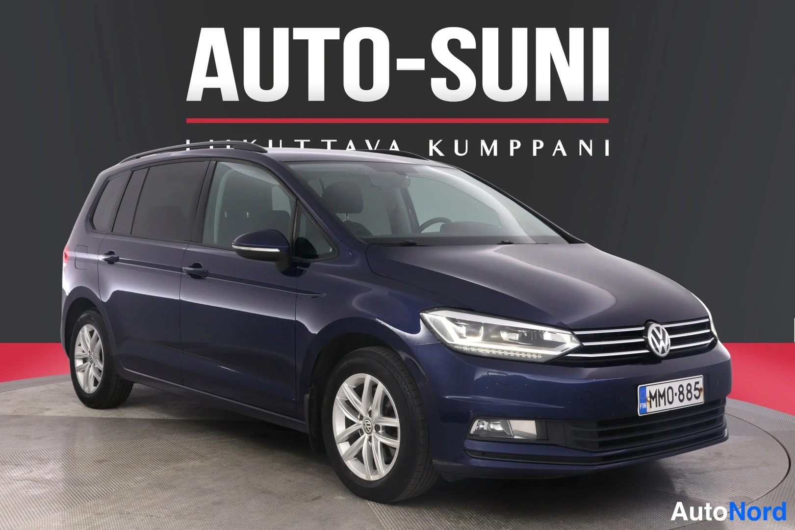 Sininen Volkswagen Touran 2017, etuviisto, keula oikealle, kuva 3