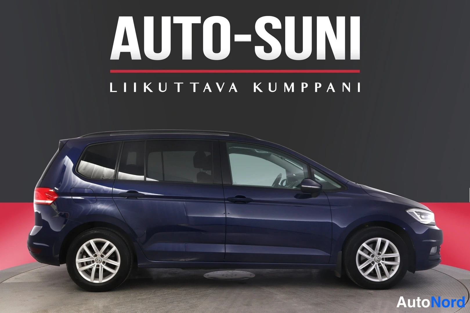 Sininen Volkswagen Touran 2017, sivulta, kuva 4