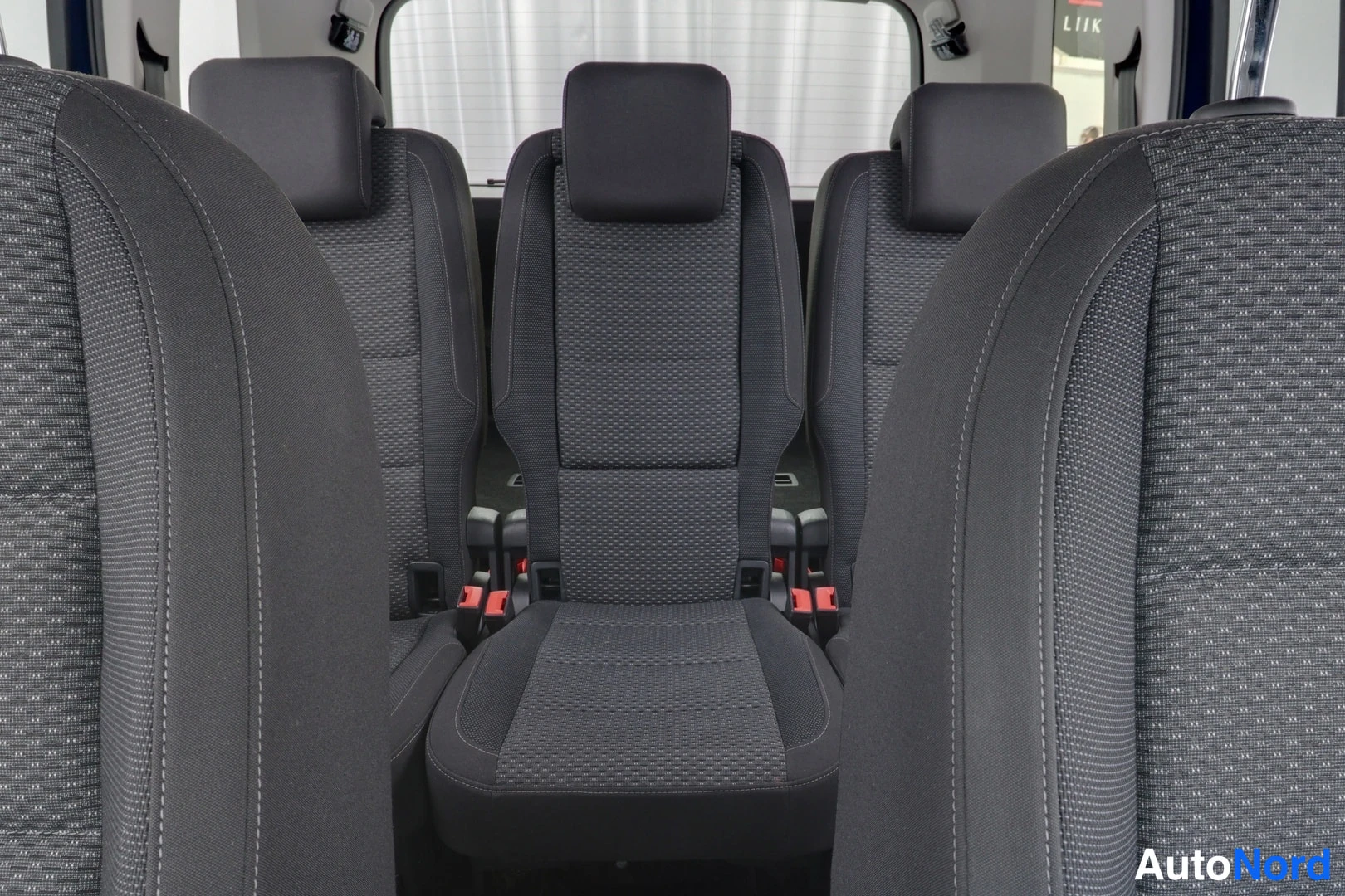 Sininen Volkswagen Touran 2017, kuva 8