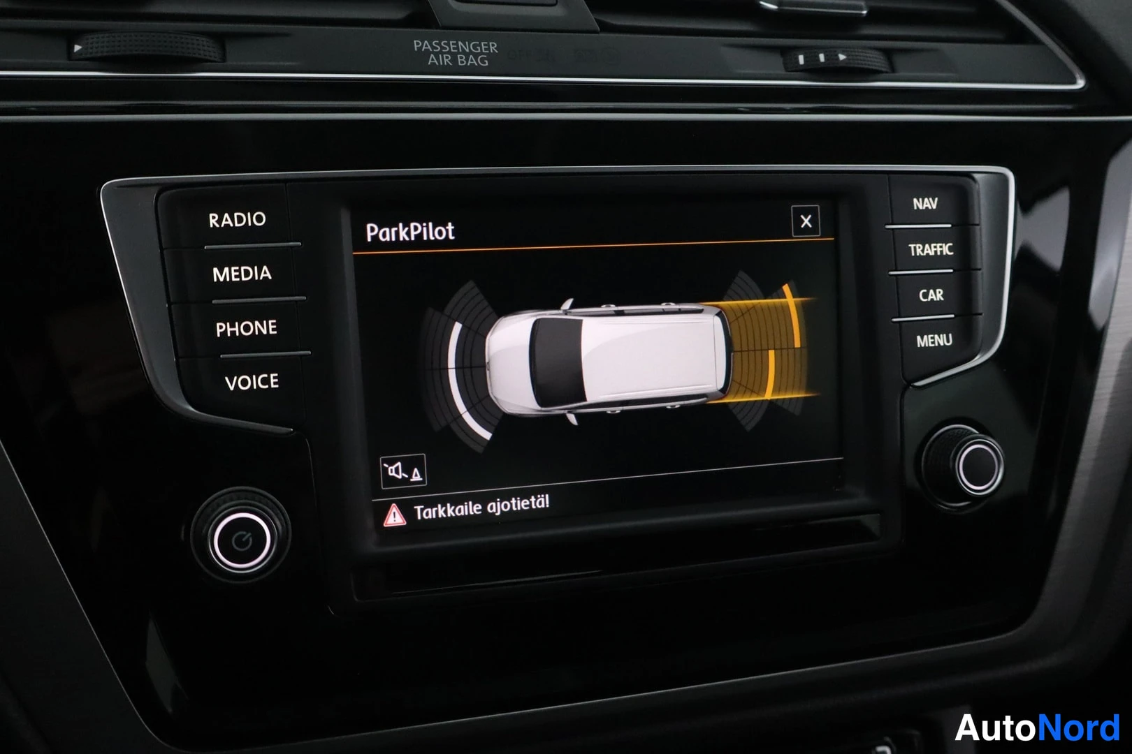 Sininen Volkswagen Touran 2017, kuva 22