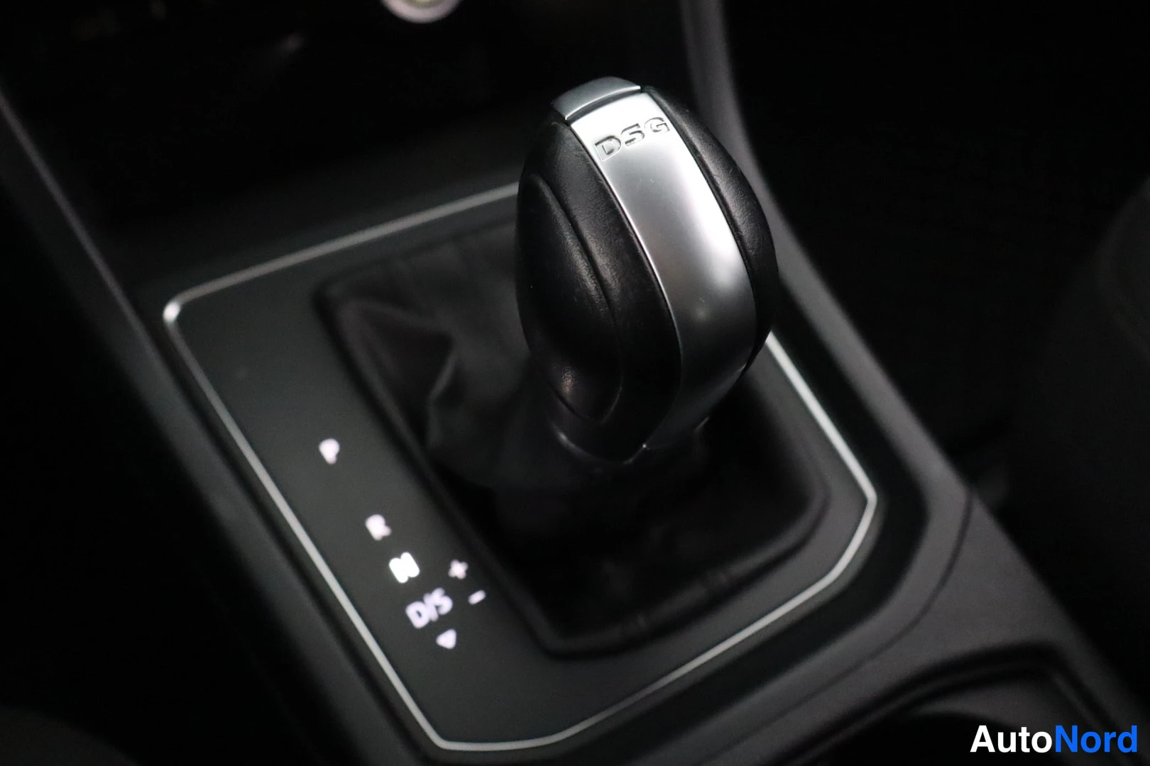 Sininen Volkswagen Touran 2017, kuva 24
