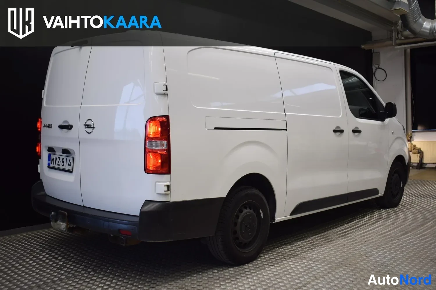 Valkoinen Opel Vivaro 2020, takaviisto, kuva 7