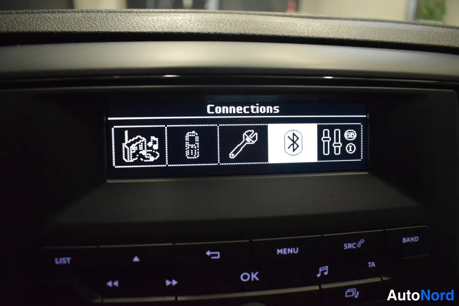 Valkoinen Opel Vivaro 2020, yksityiskohta, kuva 15