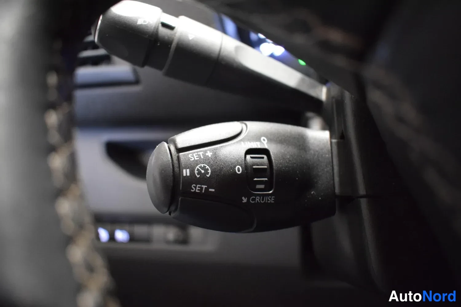 Valkoinen Opel Vivaro 2020, yksityiskohta, kuva 16