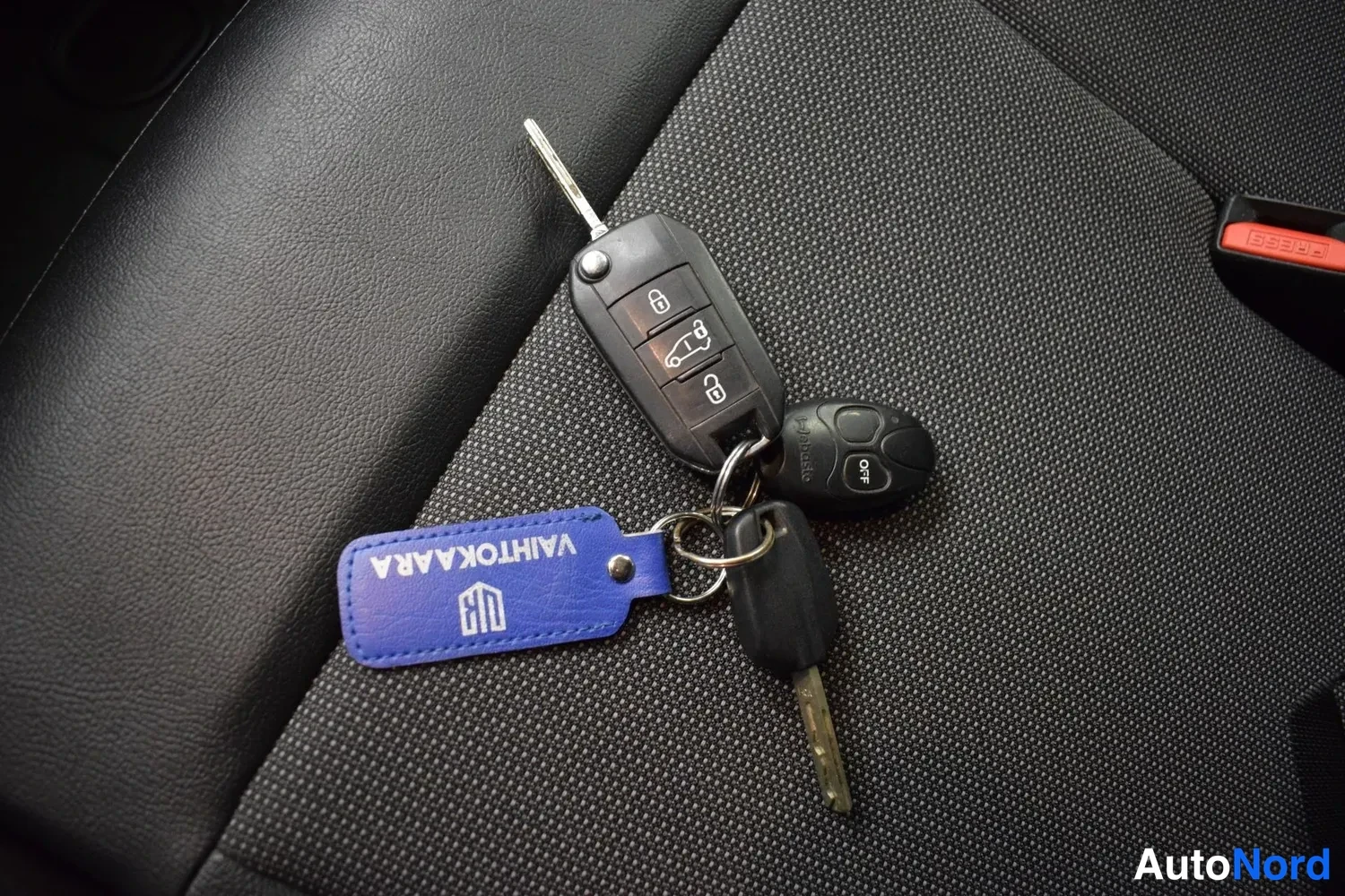 Valkoinen Opel Vivaro 2020, yksityiskohta, kuva 18
