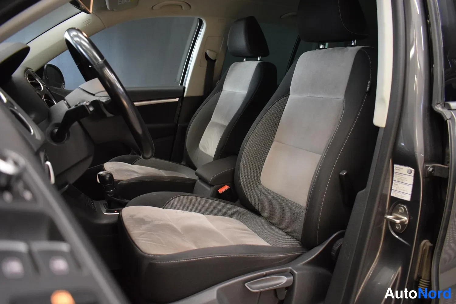 Harmaa Volkswagen Tiguan 2015, kuva 9