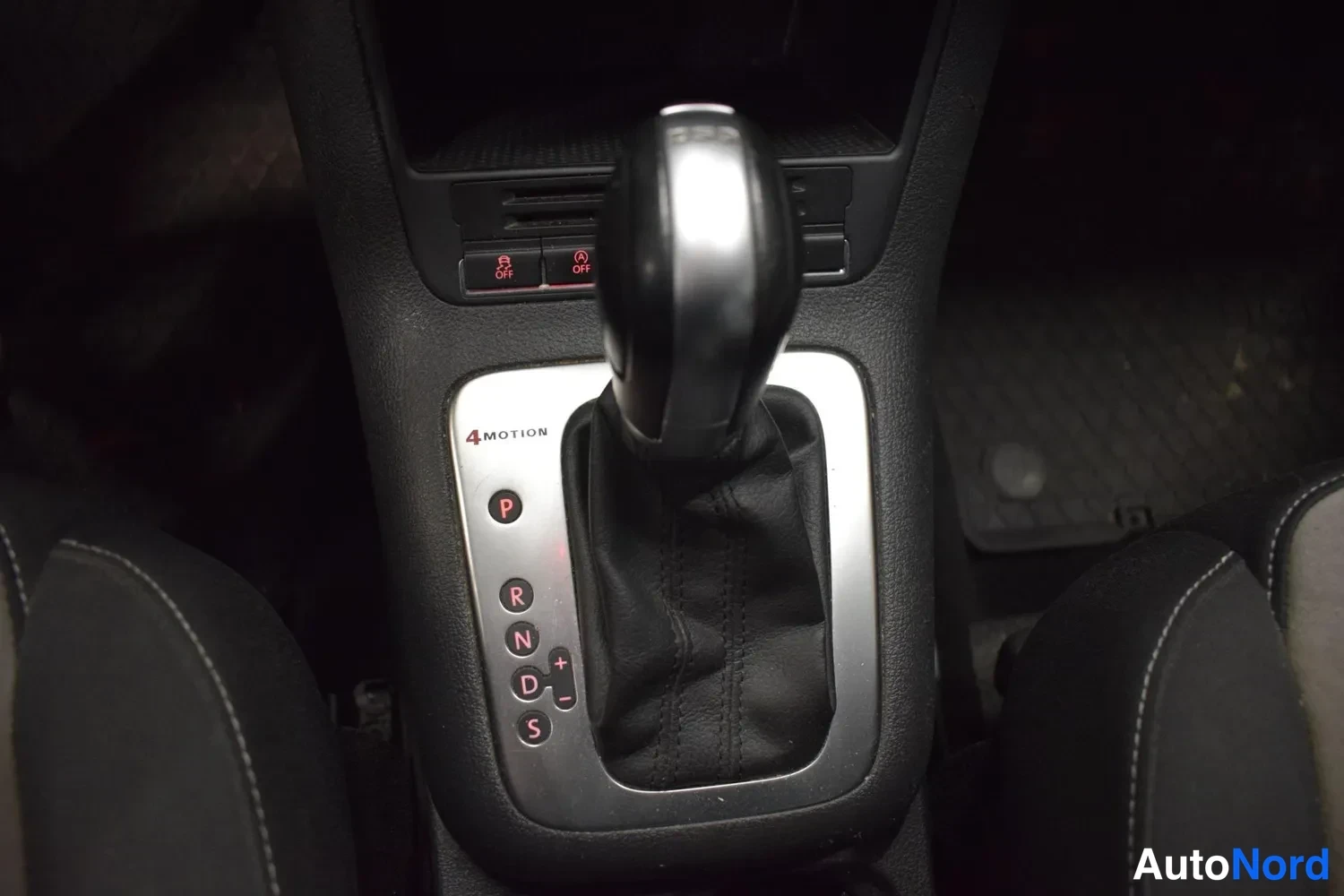Harmaa Volkswagen Tiguan 2015, kuva 10