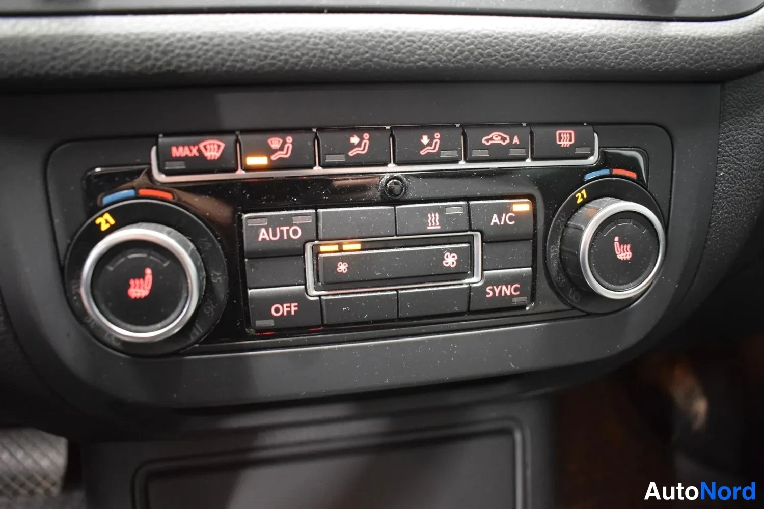 Harmaa Volkswagen Tiguan 2015, yksityiskohta, kuva 2