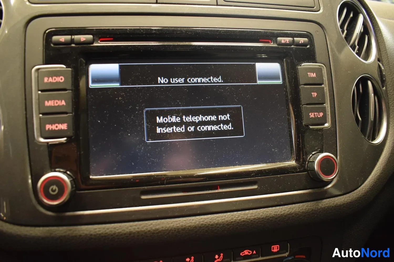 Harmaa Volkswagen Tiguan 2015, yksityiskohta, kuva 7