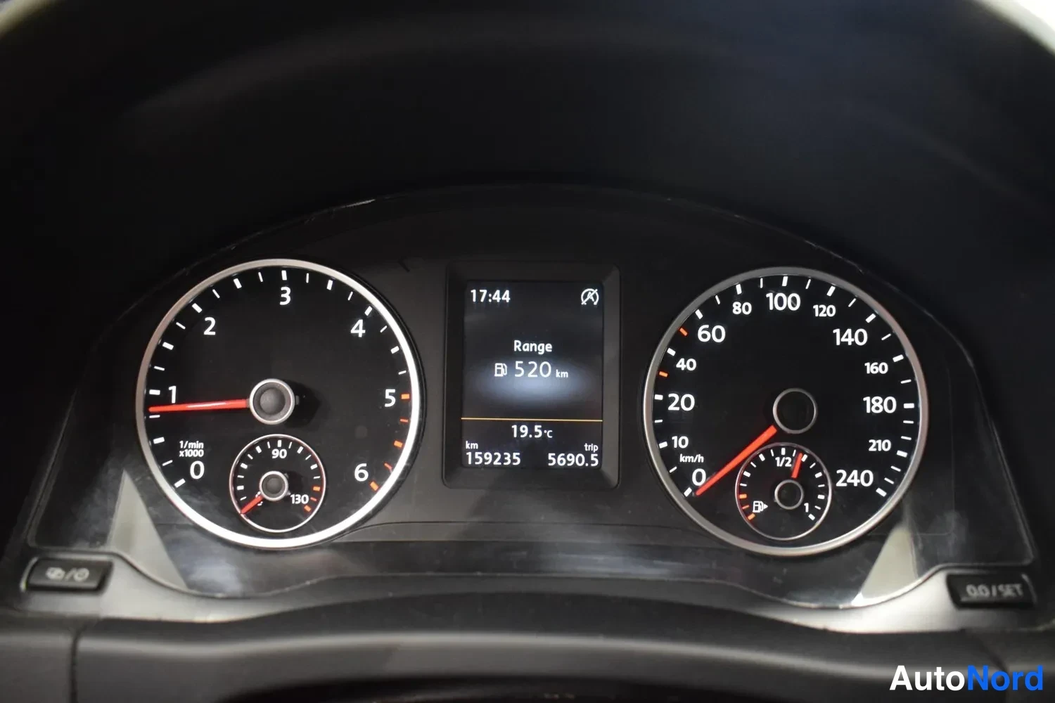 Harmaa Volkswagen Tiguan 2015, yksityiskohta, kuva 5