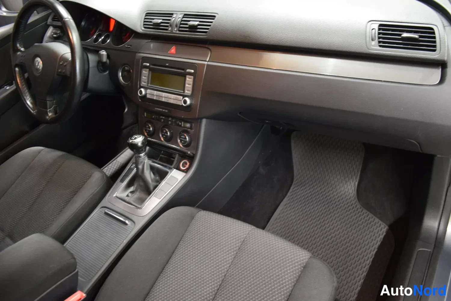 Harmaa Volkswagen Passat Variant 2007, ohjaamo, kuva 11