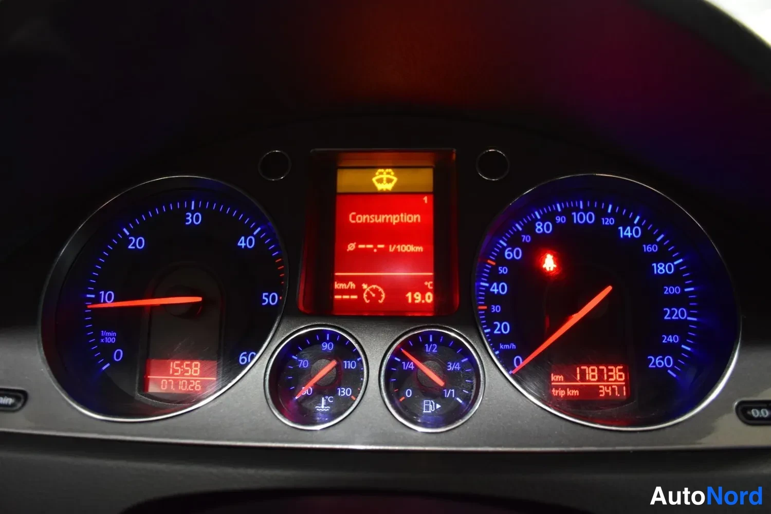 Harmaa Volkswagen Passat Variant 2007, kuva 24