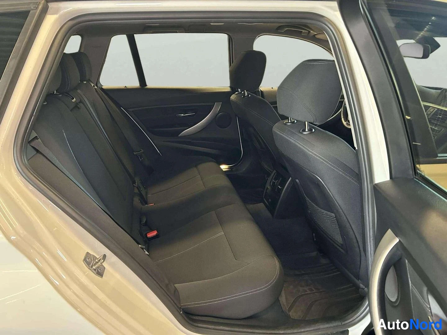 Valkoinen BMW 320d xDrive 2014, kuva 16