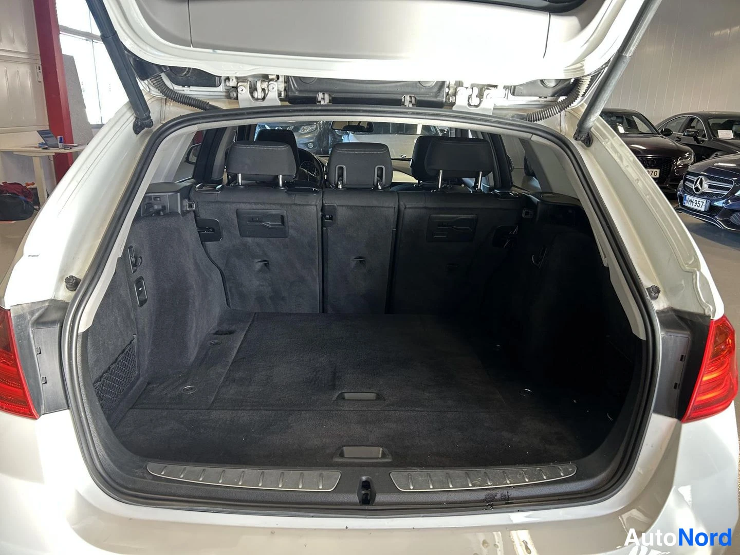 Valkoinen BMW 320d xDrive 2014, kuva 27