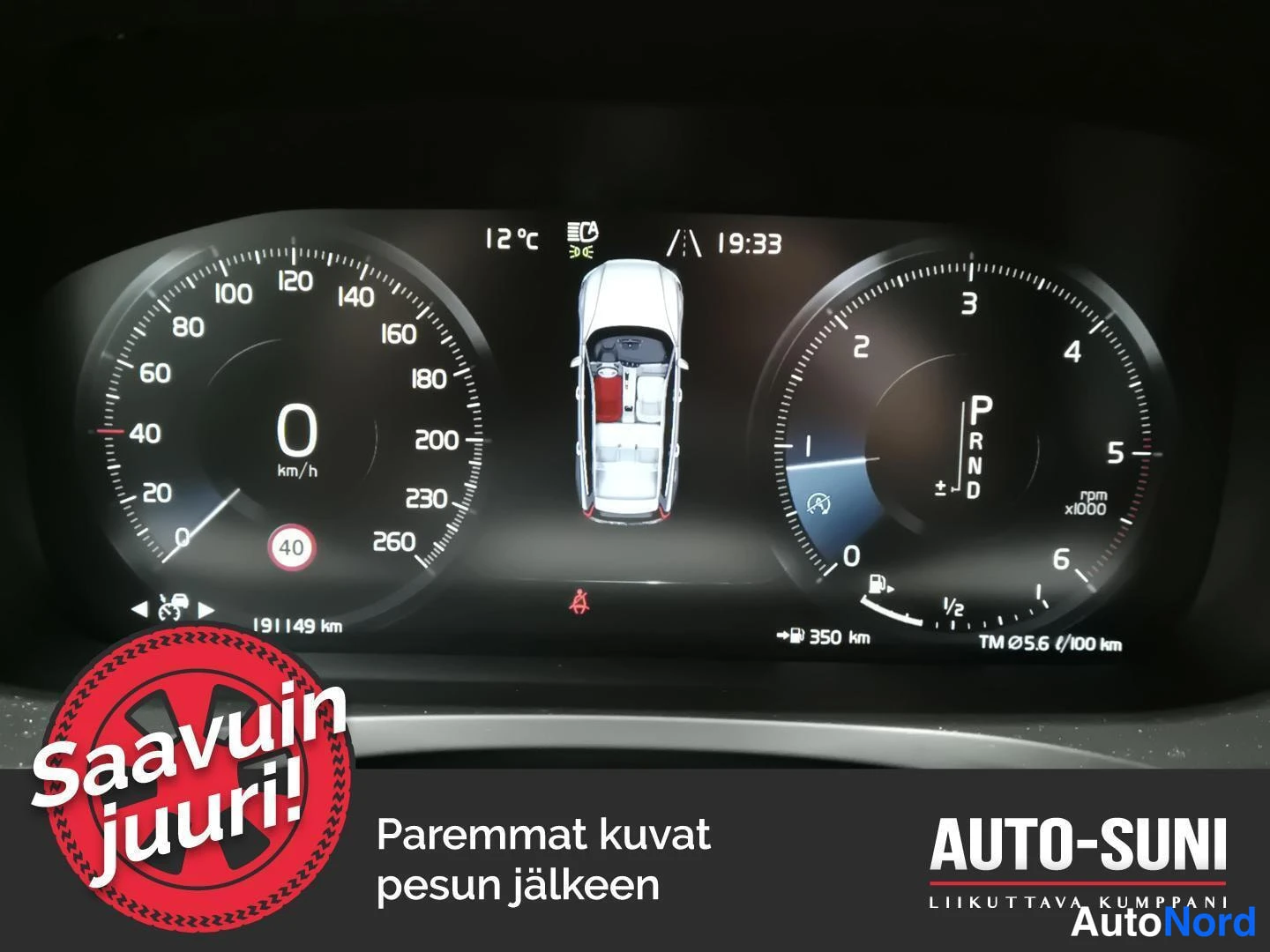 Muu: Autojen kojelaudan mittaristö: nopeusmittari näyttää 0 km/h, matkamittari 191 149 km, vaihde P ja polttoainetankin toimintamatka 350 km.