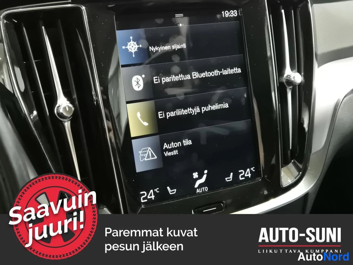 Muu: Keskinäytön valikko: Nykyinen sijainti, Ei paritettua Bluetooth-laitetta, Ei pariliitettyjä puhelimia ja Auton tila -näkymä. Lämpötila-asetus näkyy 24 °C.