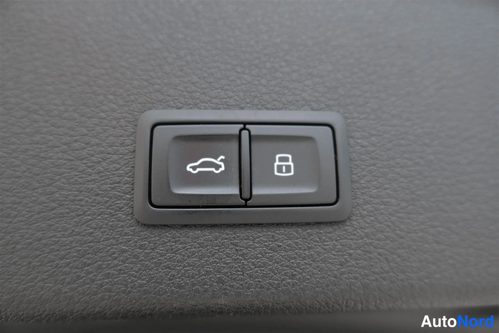 White Audi e-tron 2021, photo 12