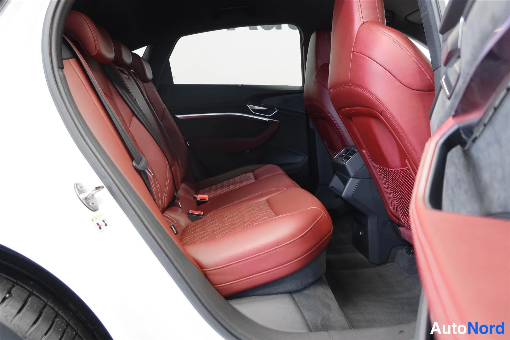 White Audi e-tron 2021, photo 14