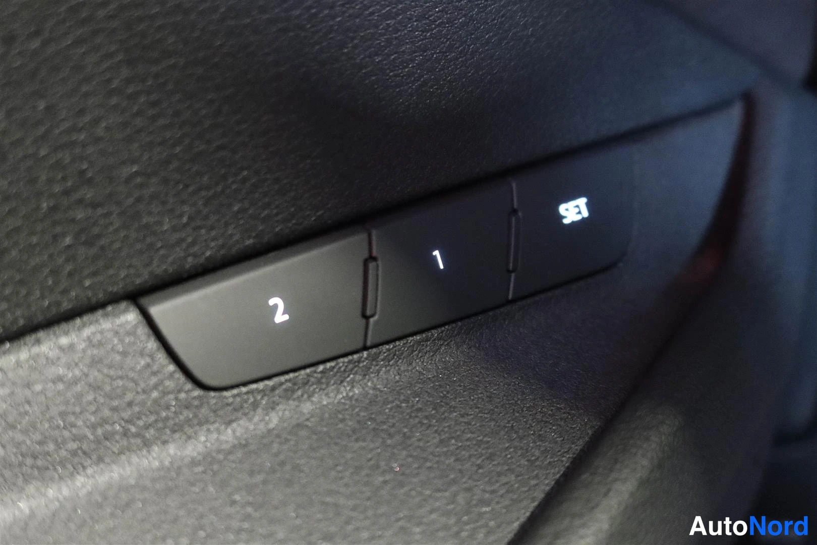 White Audi e-tron 2021, photo 23