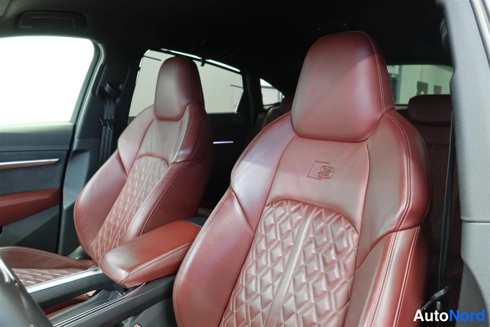 White Audi e-tron 2021, photo 31