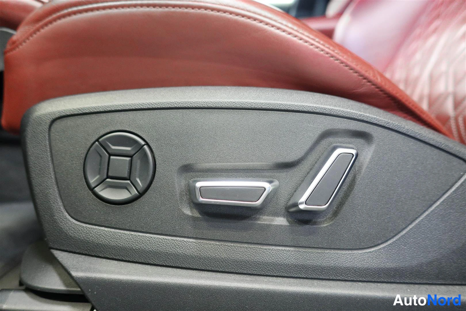 White Audi e-tron 2021, photo 34