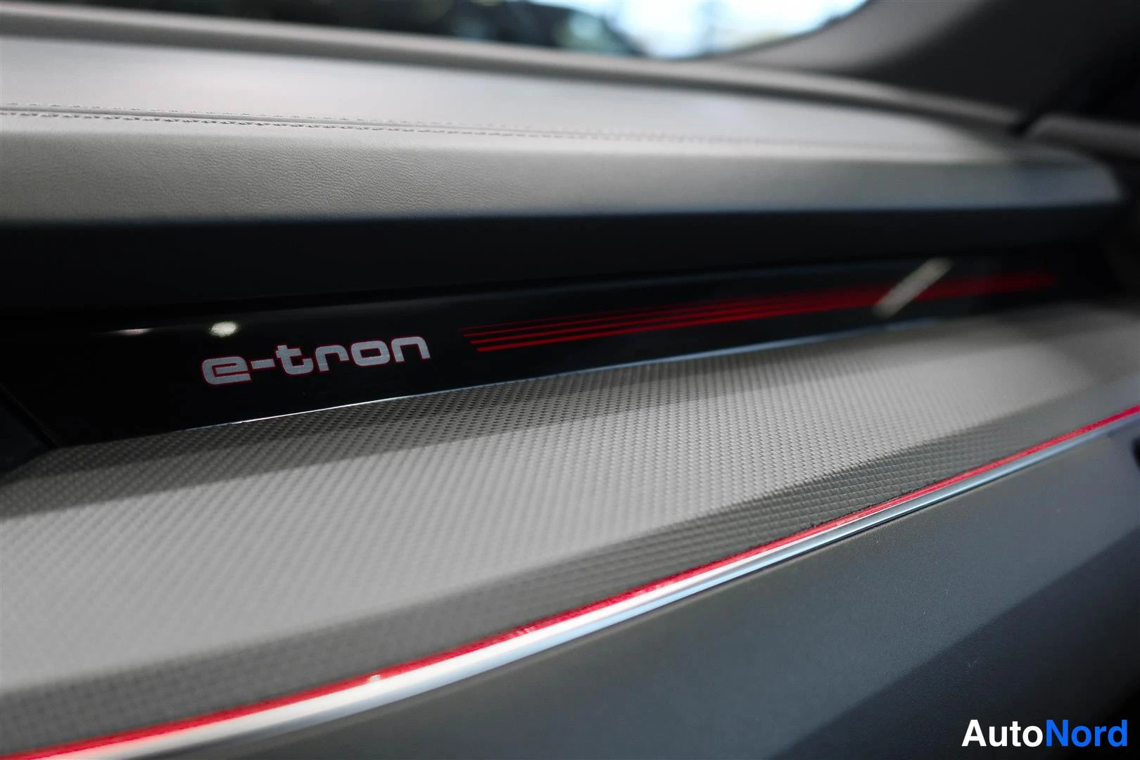 White Audi e-tron 2021, photo 35