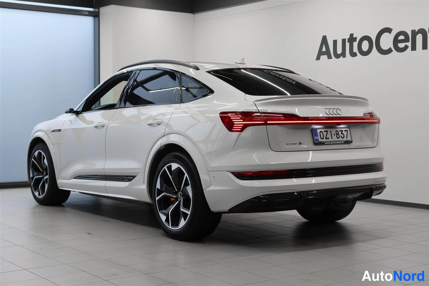 White Audi e-tron 2021, rear three-quarter, photo 7