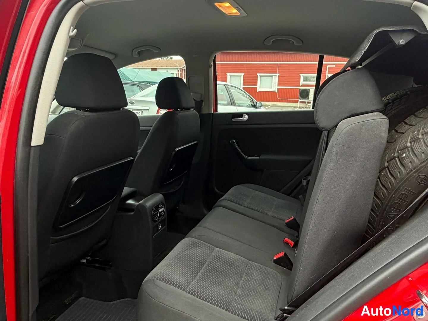 Punainen Volkswagen Golf Plus 2010, kuva 7