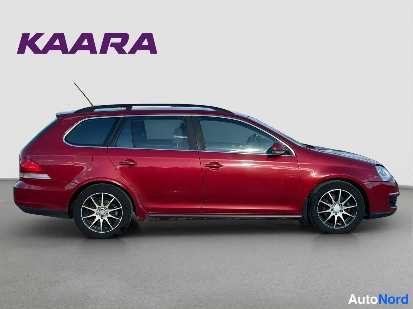 Punainen Volkswagen Golf Variant 2008, sivulta, kuva 4