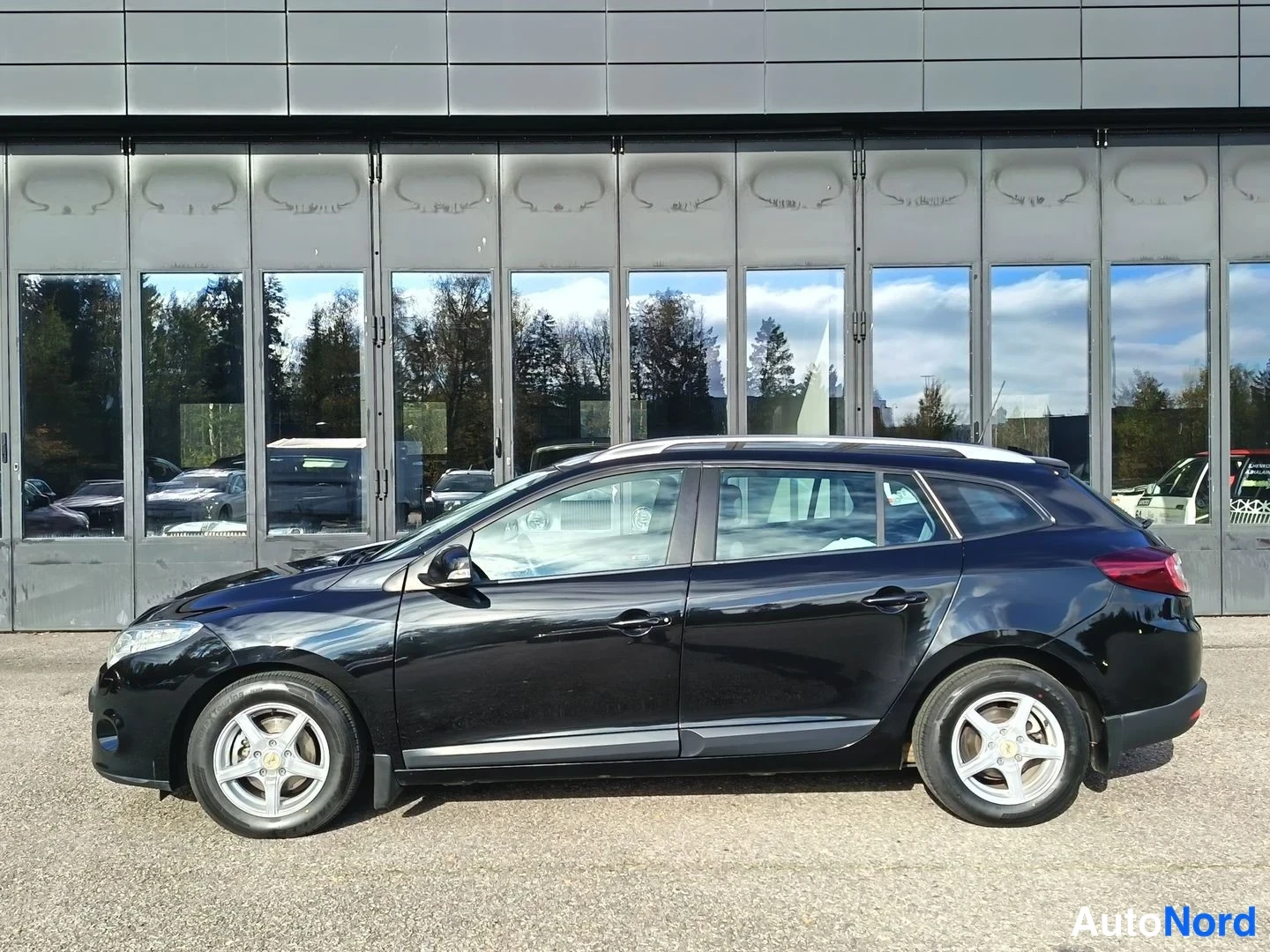Musta Renault Megane 2012, sivulta, kuva 14