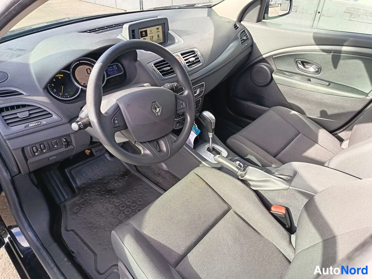 Musta Renault Megane 2012, etuviisto, keula vasemmalle, kuva 24
