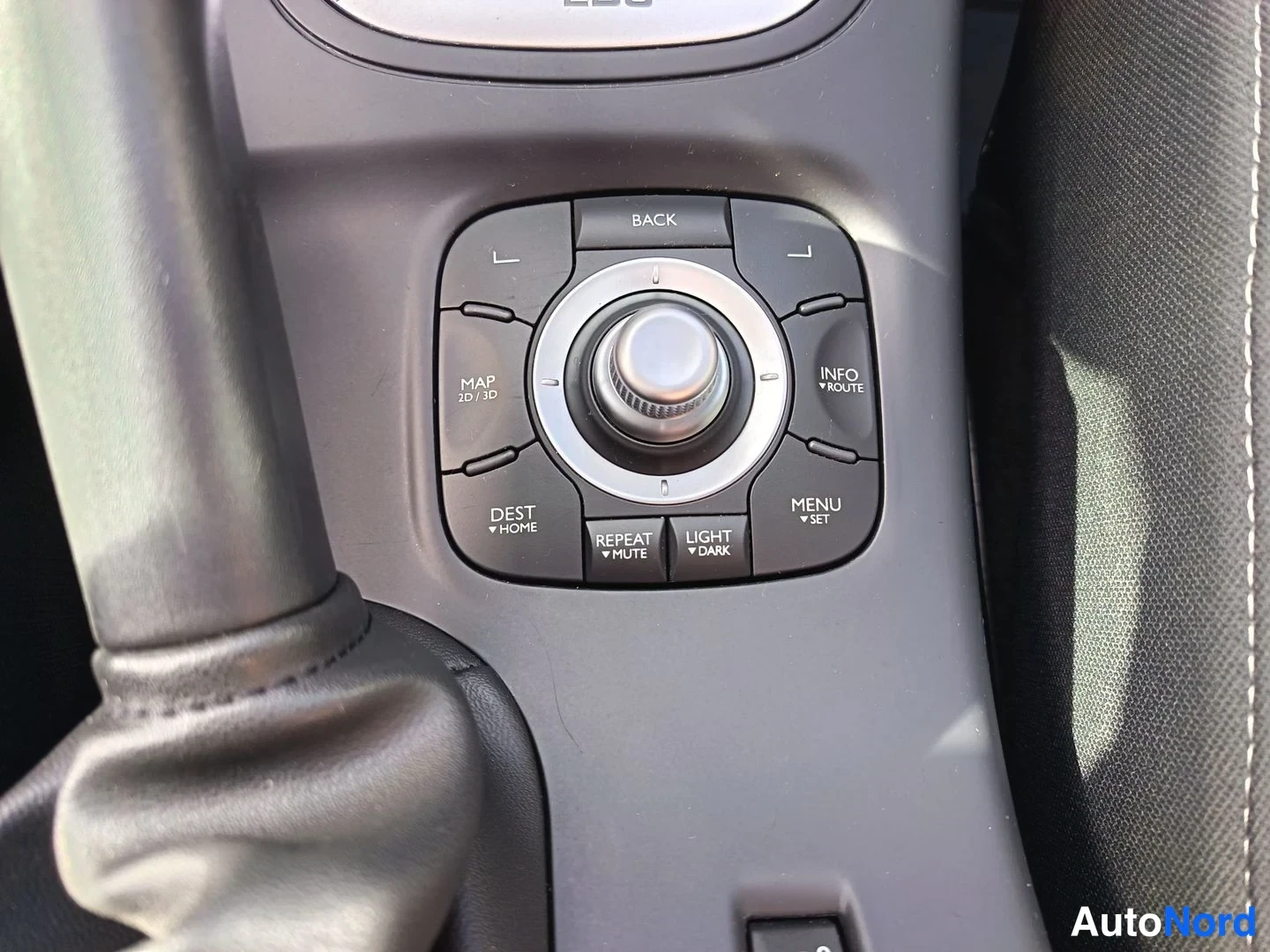 Musta Renault Megane 2012, yksityiskohta, kuva 28