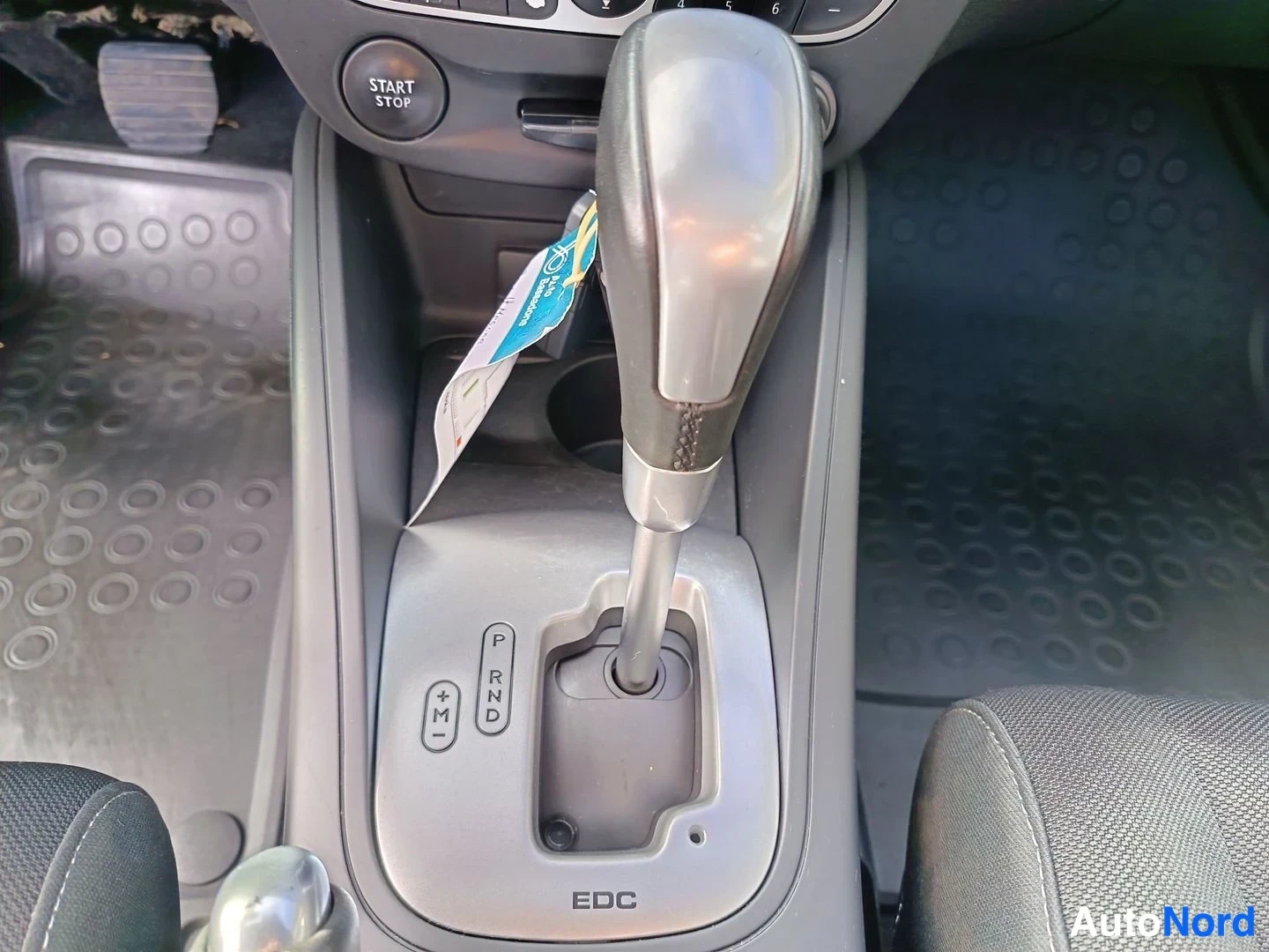 Musta Renault Megane 2012, yksityiskohta, kuva 29