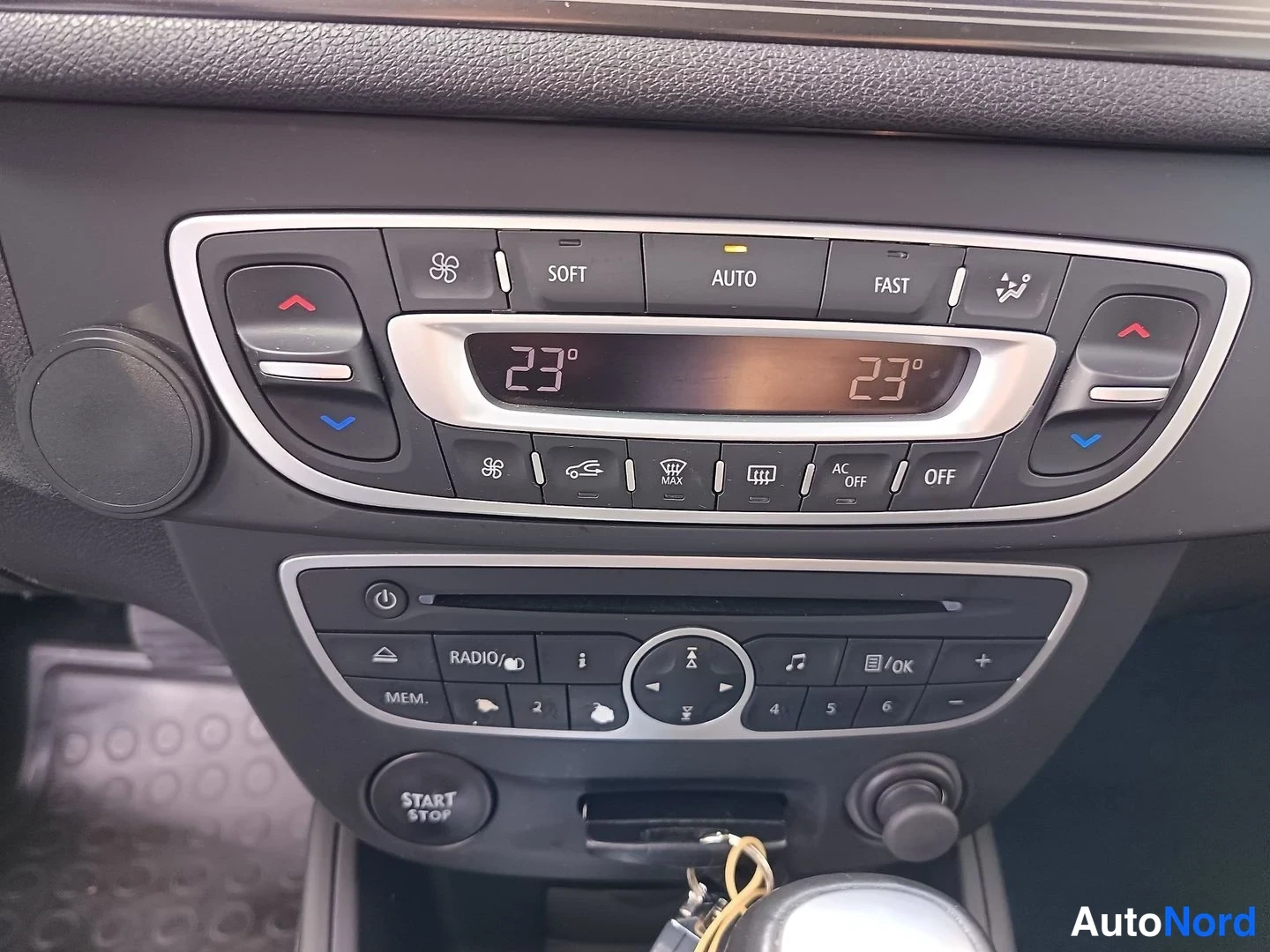 Musta Renault Megane 2012, yksityiskohta, kuva 30
