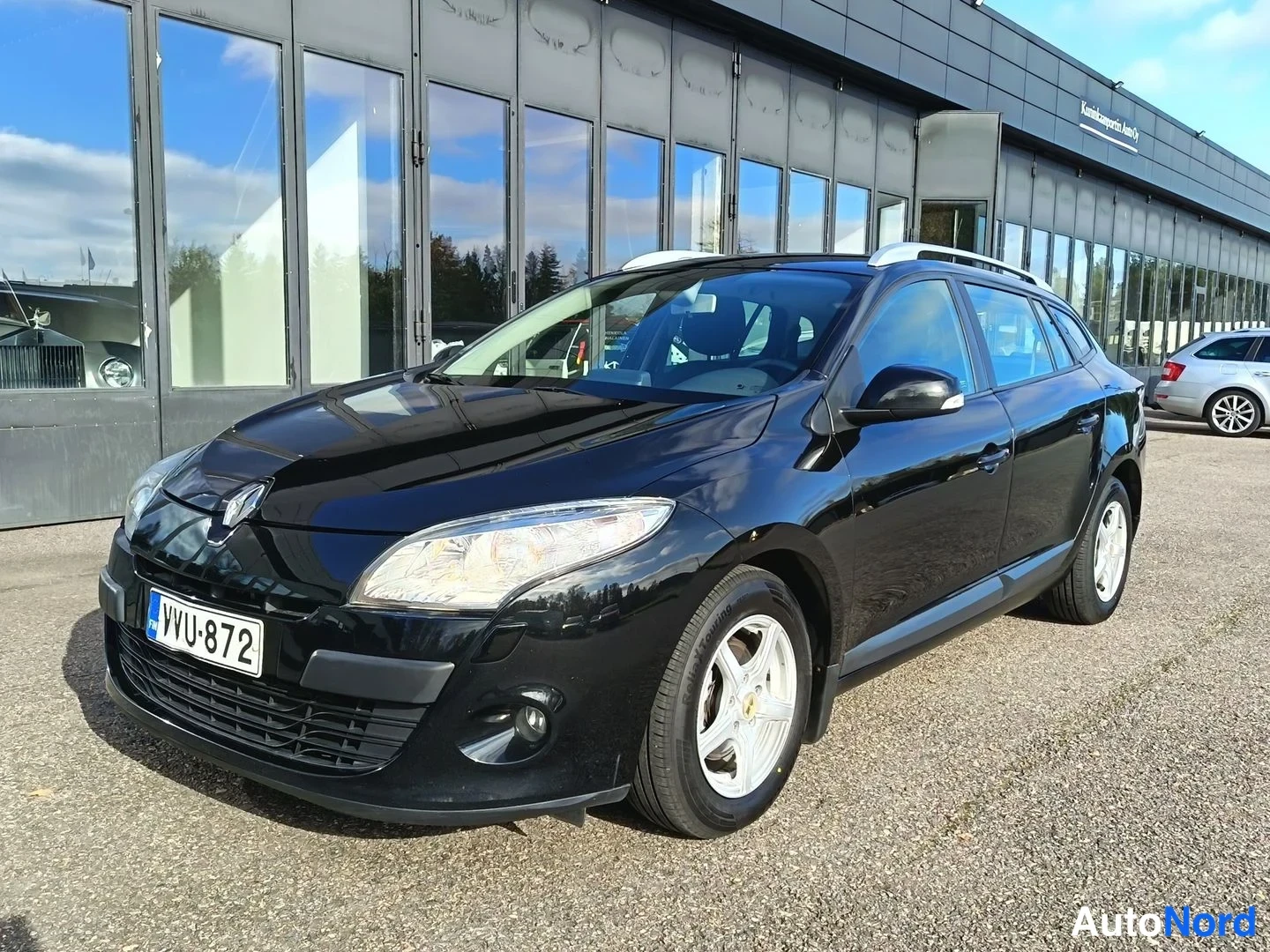 Musta Renault Megane 2012, etuviisto, keula vasemmalle, kuva 2