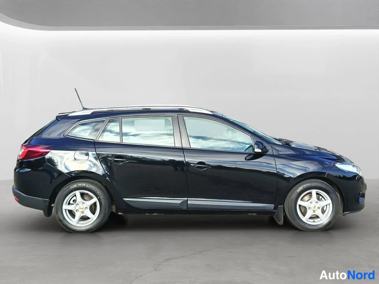 Musta Renault Megane 2012, sivulta, kuva 16