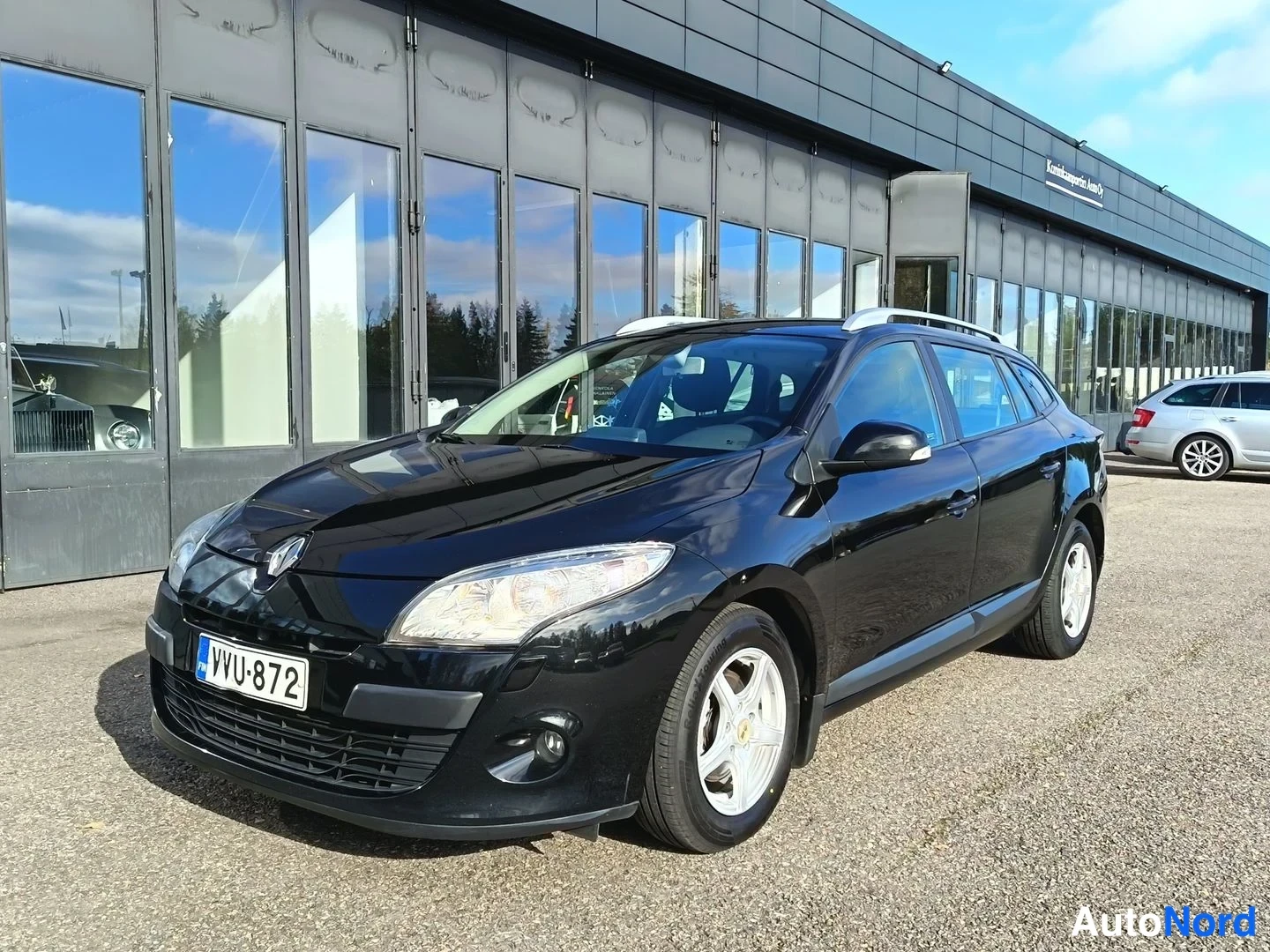 Musta Renault Megane 2012, etuviisto, keula vasemmalle, kuva 3