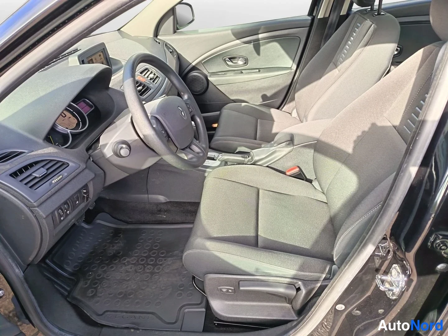 Musta Renault Megane 2012, kuva 43