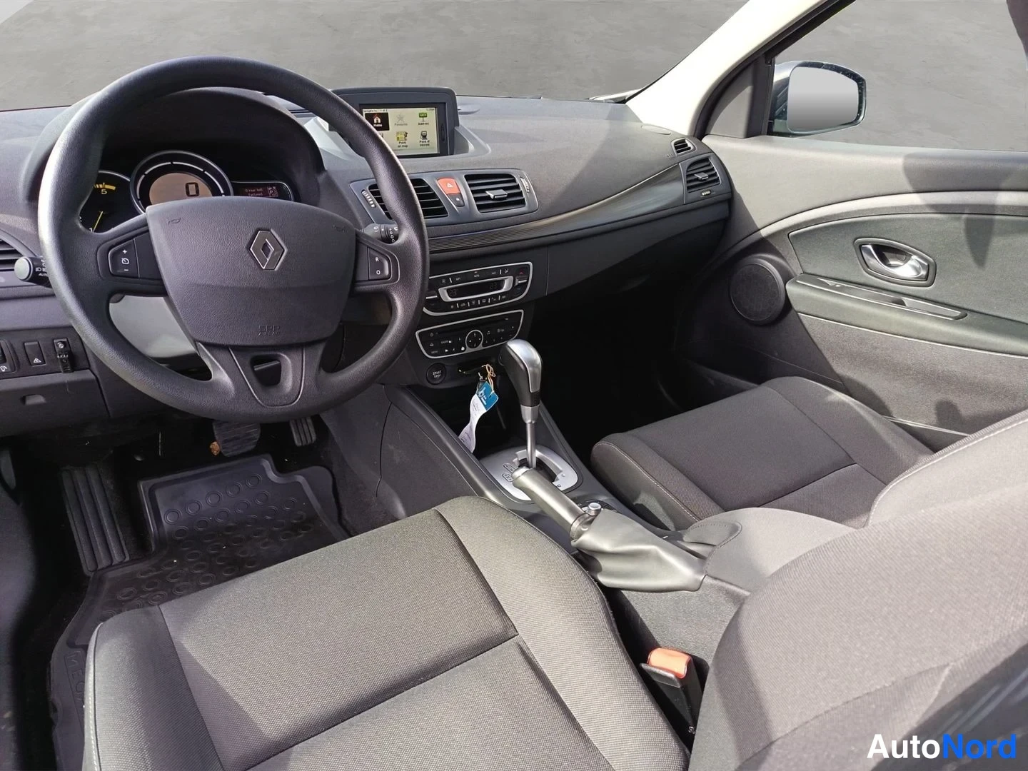 Musta Renault Megane 2012, etuviisto, keula vasemmalle, kuva 4