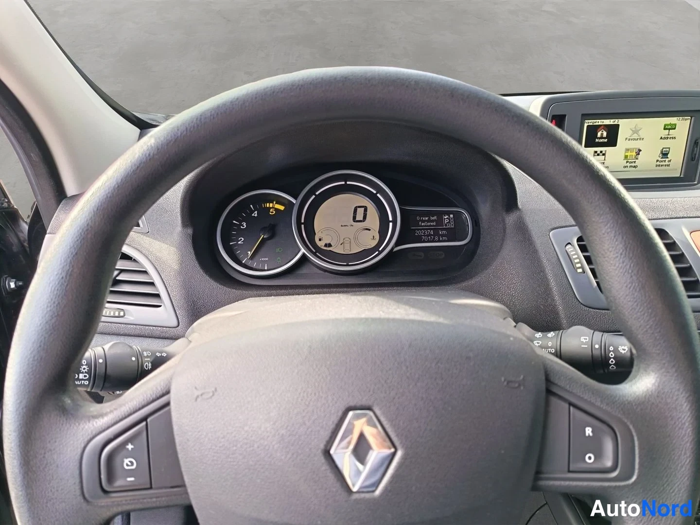 Musta Renault Megane 2012, etuviisto, keula vasemmalle, kuva 5