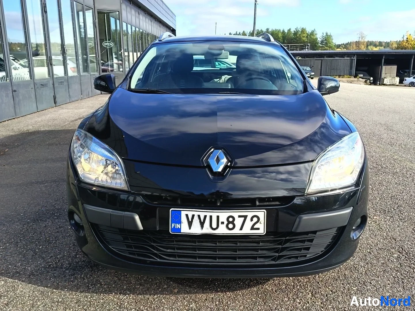 Musta Renault Megane 2012, edestä, kuva 11