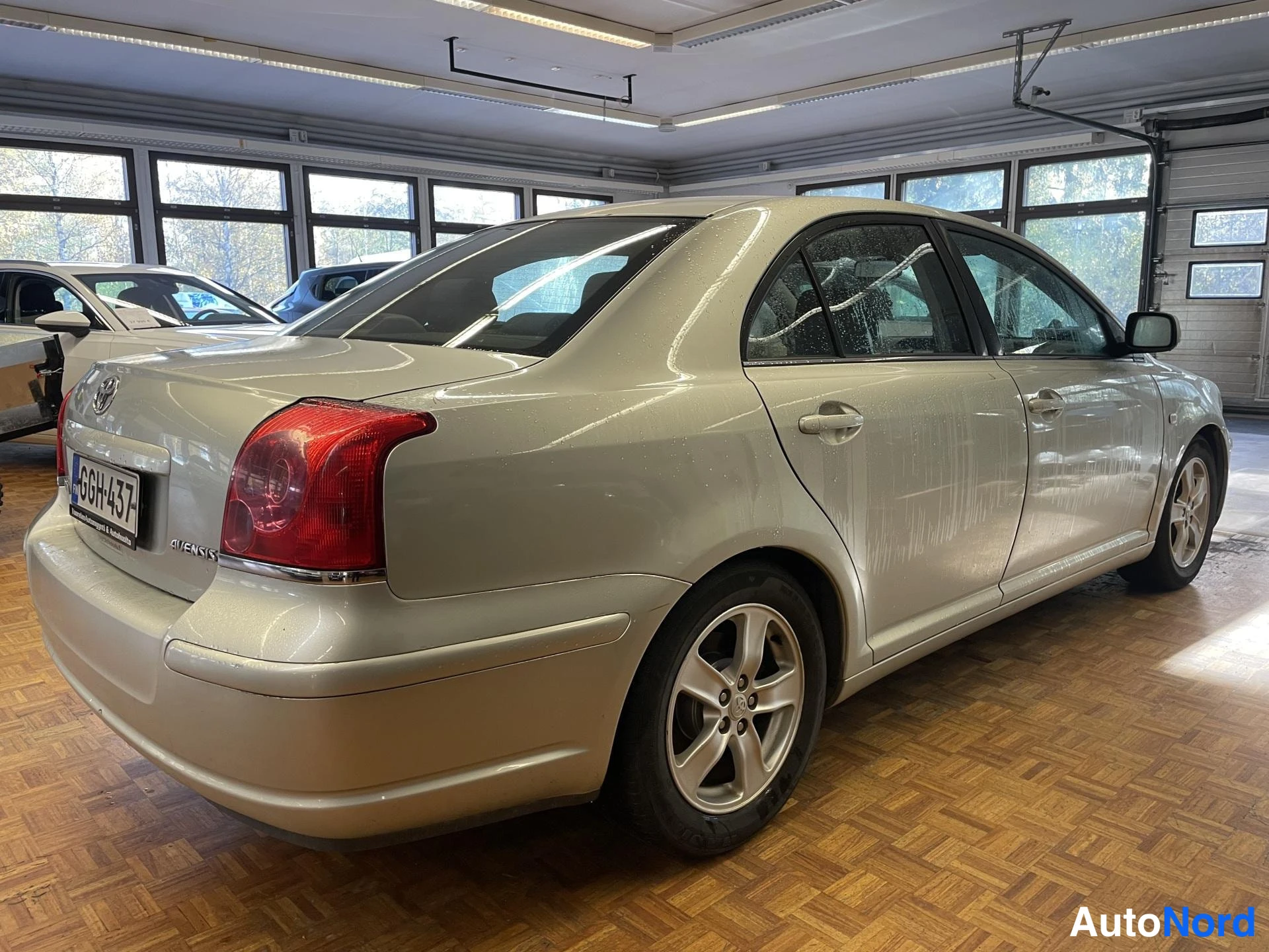 Hopea Toyota Avensis 2005, takaviisto, kuva 3