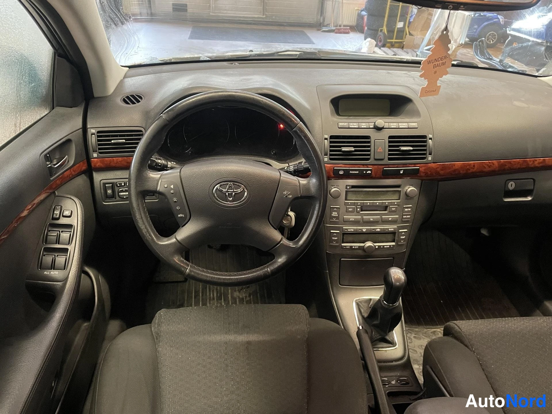 Hopea Toyota Avensis 2005, yksityiskohta, kuva 5