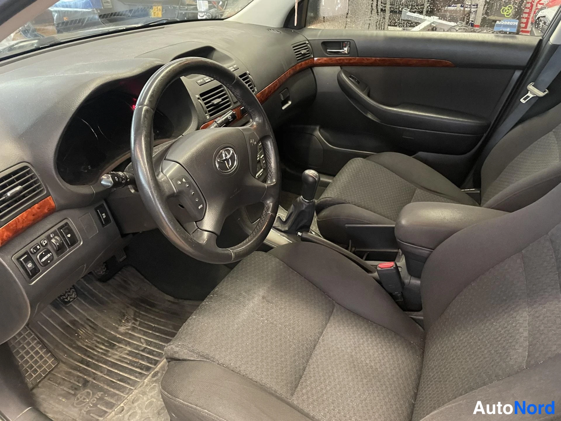 Hopea Toyota Avensis 2005, yksityiskohta, kuva 7