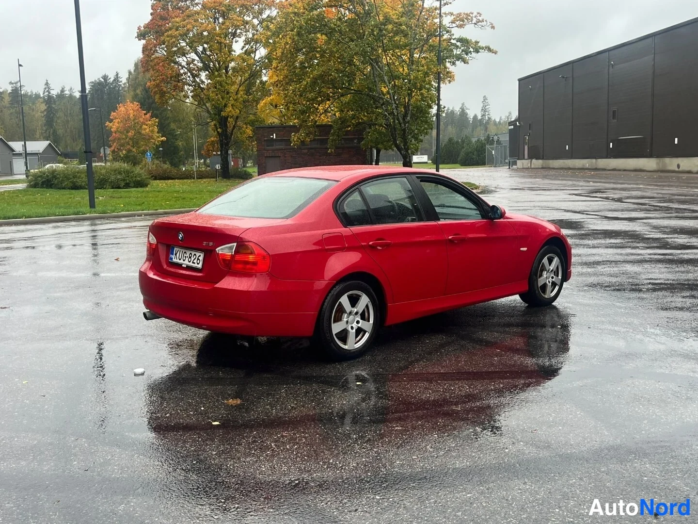 Punainen BMW 316i 2008, takaviisto, kuva 5