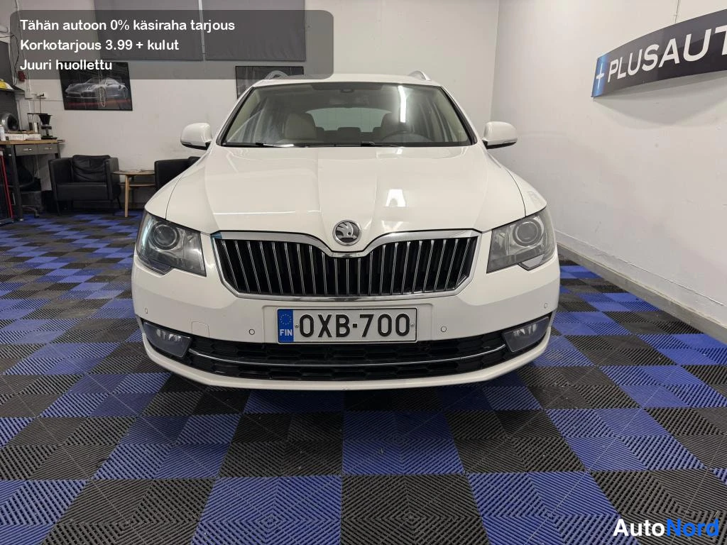 Valkoinen Skoda Superb 2014, edestä, kuva 6