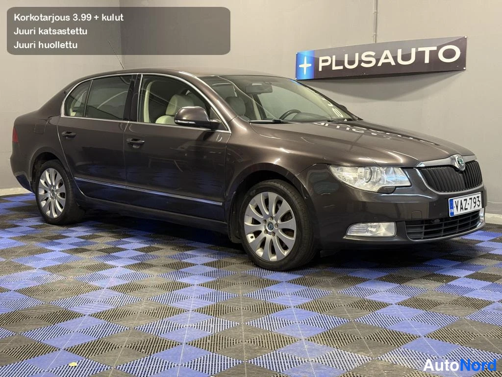 Ruskea Skoda Superb 2008, etuviisto, keula oikealle, kuva 4